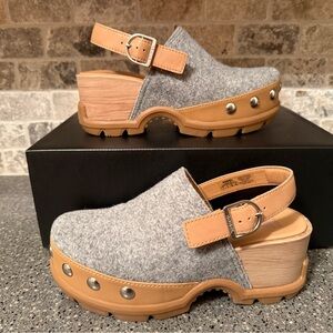 Sorel Gray and Tan Roam'n Clog Felt